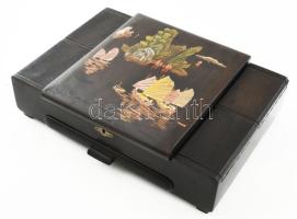 Japán lakkozott pipere szett, fiókos, többrekeszes, tükrös dobozban, hiánnyal, sérült zárral, 39x27x...