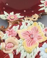 Szecessziós süteményszervírozó szett, tálca + 6 db kínálótál, magastüzű mázakkal festett finomfajans...