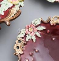 Szecessziós süteményszervírozó szett, tálca + 6 db kínálótál, magastüzű mázakkal festett finomfajans...