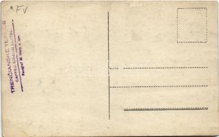 Trencsénteplic, Trencianske Teplice; Caffee Grand Hotel nagyszálloda és kávéház terasza vendégekkel ...