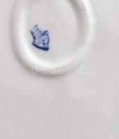 Zsolnay térdelő női akt. Jelzett, hibátlan, gyári tűzhibával, m: 22,5 cm