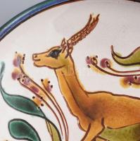 Szabó Kinga: Dísztányér szarvassal. Jelzett, kopással, d: 19,5 cm