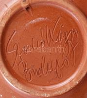 Szabó Kinga: Dísztányér szarvassal. Jelzett, kopással, d: 19,5 cm