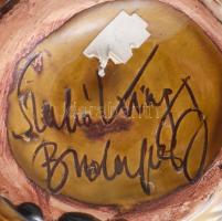 Mónus Ferenc (1931-1999): Madaras butella. Jelzett, kopással, m: 21 cm