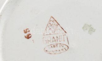 4 darab porcelán és fajansz dísztál, kis sérülésekkel, közte jelzett, d: 22-23 cm