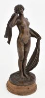 Johannes Benk (Bécs, 1844-1914): Női akt lepellel. Patinázott bronz, sérült fa talapzaton. Jelzett: ...