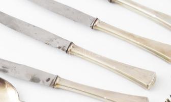 Ezüst (Ag) evőeszköz készlet 12 személyes, hiányos. 12 kanál, 12 villa, 8 kés. összesen nettó 1697 g...