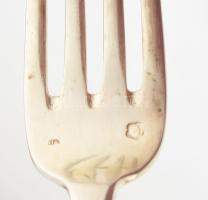 Ezüst (Ag) süteményes evőeszköz készlet 4 személyes, 4 villa, 4 ezüst nyelű kés. összesen nettó 137 ...