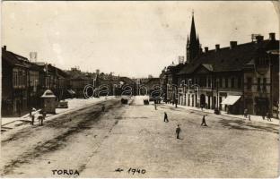 1940 Torda, Turda; Fő tér, D. Fodor, Csiky, Simonffy, Bajusz üzlete / Piatra Mihail Viteazul / main square, shops (EK)