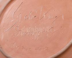 Szabó Kinga: Dísztányér madárral. Jelzett, kis kopással, d: 36,5 cm KIZÁRÓLAG SZEMÉLYES ÁTVÉTEL, NEM...