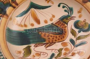 Szabó Kinga: Dísztányér madárral. Jelzett, kis kopással, d: 31 cm KIZÁRÓLAG SZEMÉLYES ÁTVÉTEL, NEM P...