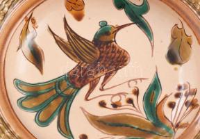 Szabó Kinga: Dísztányér madárral. Jelzett, kis kopással, d: 31 cm KIZÁRÓLAG SZEMÉLYES ÁTVÉTEL, NEM P...