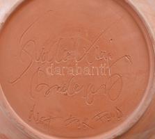 Szabó Kinga: Dísztányér madárral. Jelzett, kis kopással, d: 31 cm KIZÁRÓLAG SZEMÉLYES ÁTVÉTEL, NEM P...