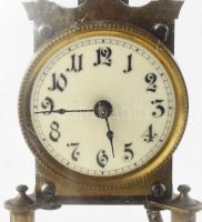 Nagyméretű 400 napos álló óra. Torziós ingás szerkezettel. Üveg búra alatt. Felhúzókulccsal, Jól műk...