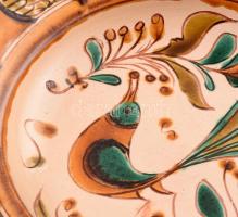 Szabó Kinga: Dísztányér bogyót csipegető madárral. Jelzett, kis kopással, d: 31 cm KIZÁRÓLAG SZEMÉLY...