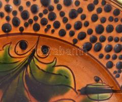 Szabó Kinga: Dísztányér terméssel. Jelzett, kis kopással, d: 30,5 cm KIZÁRÓLAG SZEMÉLYES ÁTVÉTEL, NE...