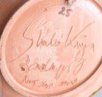 Szabó Kinga: Dísztányér terméssel. Jelzett, kis kopással, d: 30,5 cm KIZÁRÓLAG SZEMÉLYES ÁTVÉTEL, NE...