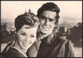 3 db filmekből készült promóciós kép: Alain Delon + Virna Lisi, Hupikék törpikék és a csodafurulya, 10,5×14,5 és