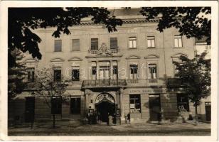 1941 Sopron, Pesti Magyar Kereskedelmi Bank soproni fiókja, Lenck Samu utóda Varga Ferenc, Foto Kuntzl (Kürti utóda) üzlete (EK)