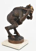 Babusa János (1964): Álarcos ördög. Bronz szobor. Jelzett, számozott 1/10. műkő talapzaton m: 25 cm