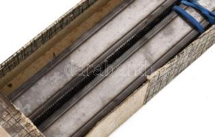 cca 20 db kétoldalon fogazott kézi fémfűrészlap