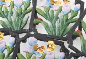 6 darab szecessziós stílusú öntöttvas edényalátét, virág- és bogármintákkal festett, 10,5x10,5 cm, n...