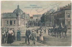 1909 Miskolc, Erzsébet tér, Kossuth szobor. Montázs lovaskocsival, hölgyekkel és urakkal (EK)