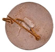 ~1930. Vöröskeresztes festett Al jelvény, hátoldalon "FRICKER BPEST" gyártói jelzéssel (23...