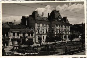 Székelyudvarhely, Odorheiu Secuiesc; Vármegyeháza, Ferencz Vilma Hecser gyógyszertára, Persián üzlet / county hall, pharmacy, shop