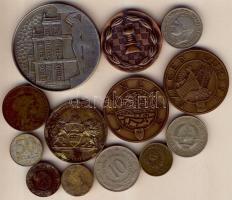 Kis hagyatéktétel 8 db világpénz + 5 db emlékérem, benne sakk! T:vegyes