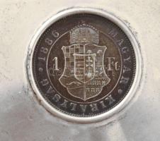 Ezüst 1886 1Ft pénzérme ezüst tálkában. Jelzett össz nettó 51 g d: 11 cm
