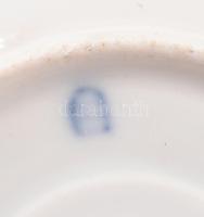 Alt Wien antik historizáló mintás csésze alátéttel. Jelzett, kopással, csészén repedéssel, d: 14 cm,...