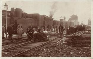 Gács Hungarian soldiers fixing the rails Photo (EB)