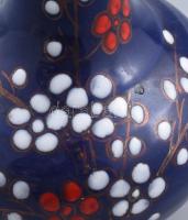 Kínai porcelán váza, a klasszikus kínai virágábrázolást követő díszítéssel, jelzett, kis kopással, m...