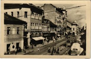 1956 Miskolc, utca, autóbusz, villamos, gyógyszertár. Képzőművészeti Alap (EK)