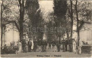 1914 Örkénytábor (Táborfalva), Osztrák-magyar katonai tábor, főbejáró, katonák csoportja. Wassermann Vilmos kiadása (EK)