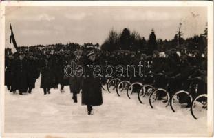 1939 Uzsok, Uzok, Uzhok; Magyar-Lengyel baráti találkozás a visszafoglalt ezeréves határon, kerékpáros katonák a hóban / Hungarian-Polish meeting on the historical border, military, soldiers on bicycles in the snow