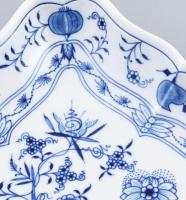 Meissen főzelékes tál, porcelán, mázalatti kobaltkék hagymavirág mintával, jelzett: kardos Royal Mei...