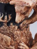 Hatalmas német vadászkorsó, domború mintából kiinduló róka figurális füllel, teljes felületén dombor...