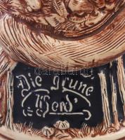 Hatalmas német vadászkorsó, domború mintából kiinduló róka figurális füllel, teljes felületén dombor...