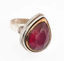 Ezüst(Ag) szintetikus rubinnal, jelzett, méret: 56, bruttó: 13 g