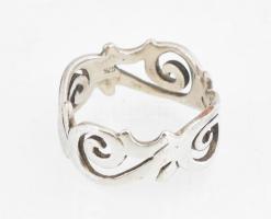 Ezüst(Ag) áttört gyűrű, jelzett, méret: 49, nettó: 2,8 g