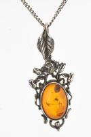 Ezüst(Ag) nyaklánc borostyán medállal, jelzett, h: 48 cm, bruttó: 5,9 g