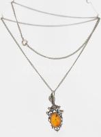 Ezüst(Ag) nyaklánc borostyán medállal, jelzett, h: 48 cm, bruttó: 5,9 g