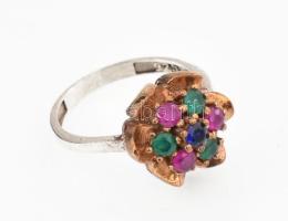 Ezüst(Ag) kövekkel díszített gyűrű, jelzett, méret: 57, bruttó: 4,8 g