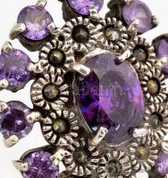 Ezüst(Ag) nyaklánc lila köves medállal, jelzett, h: 64 cm, bruttó: 14,5 g