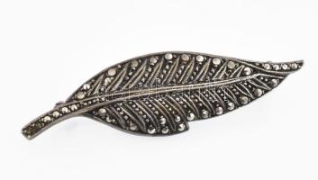 Ezüst(Ag) leveles bross markazittal, jelzett, 4,5×1 cm, bruttó: 4 g