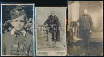 9 db vegyes katonai fotó, változó állapotban, 9,5x7 cm és 14x9 cm között