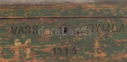 Vass Gyula 1915 feliratos első világháborús katonaláda, kulcs nélkül, kopással, 52x31x25 cm
