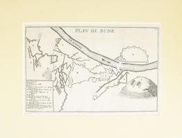 Buda és Pest, Buda város 1686. évi ostroma. Képen középen felirat: Plan de Bude. Francia nyelvű térképmetszet Megjelent a Histoire du Siege de Bude című mű X. táblájaként (Lyon, 1687, Thomas Amaulry). Rézkarc Balra lent francia nyelvű jelmagyarázat.  Lapméret: 29,7×40,1 cm.  A Nicolas de Fer (1646?1720) francia térképésznek tulajdonított ábrán Buda 1686. évi ostroma és Pest város vázlata-, továbbá a Gellérthegyen és Naphegyen felállt ostromló seregek elhelyezkedése látható.  Rózsa II.: 54.a.  Paszpartuban.  Szép állapotú nagyon ritka lap.